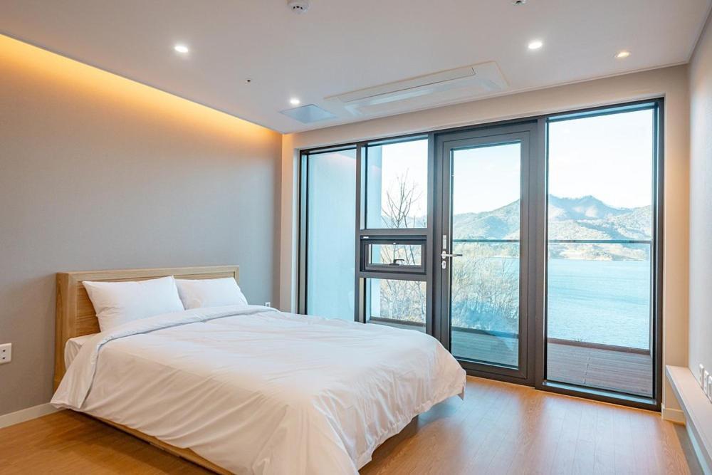 Hotel Jecheon The Shine Cheongpung Zimmer foto