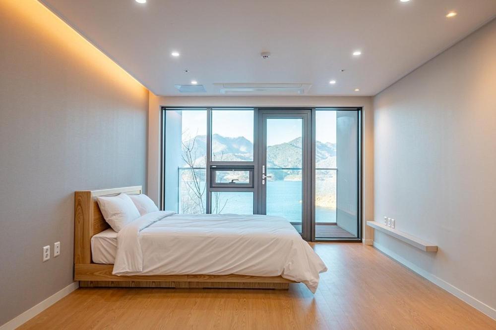 Hotel Jecheon The Shine Cheongpung Zimmer foto
